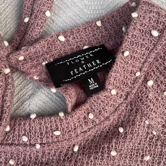 Flower and feather tie sweater - Picture 4 of 4